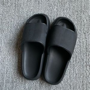 Rosyclo Cloud Slippers for Women and Men, #1 Best Seller on Amazon.